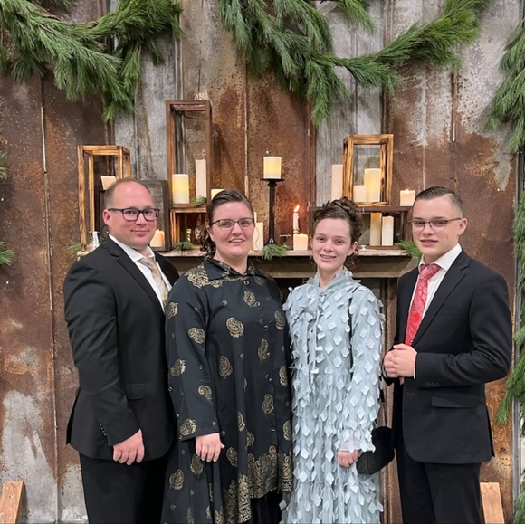 Meet your Posher, E - Picture 3 of 5